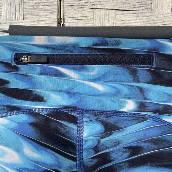 Lululemon Blue‎ Abstract Print High Rise Crop Leggings Pants Women's Size 4 - Picture 3 of 8